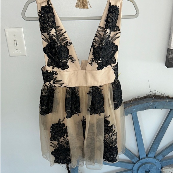 ⭐️NWOT Free People Sarah Embroidered Mini Dress⭐️ - Picture 2 of 9